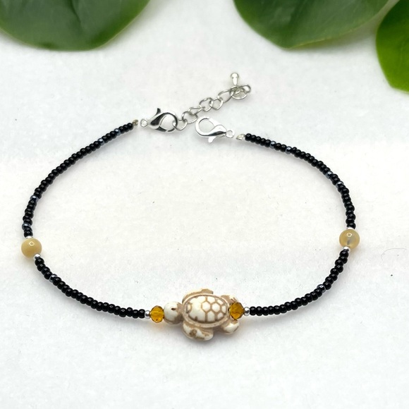 Mother of Pearl Beads and Magnesite Sea Turtle Anklet - Beach Anklet ( 9” long) - Picture 4 of 4